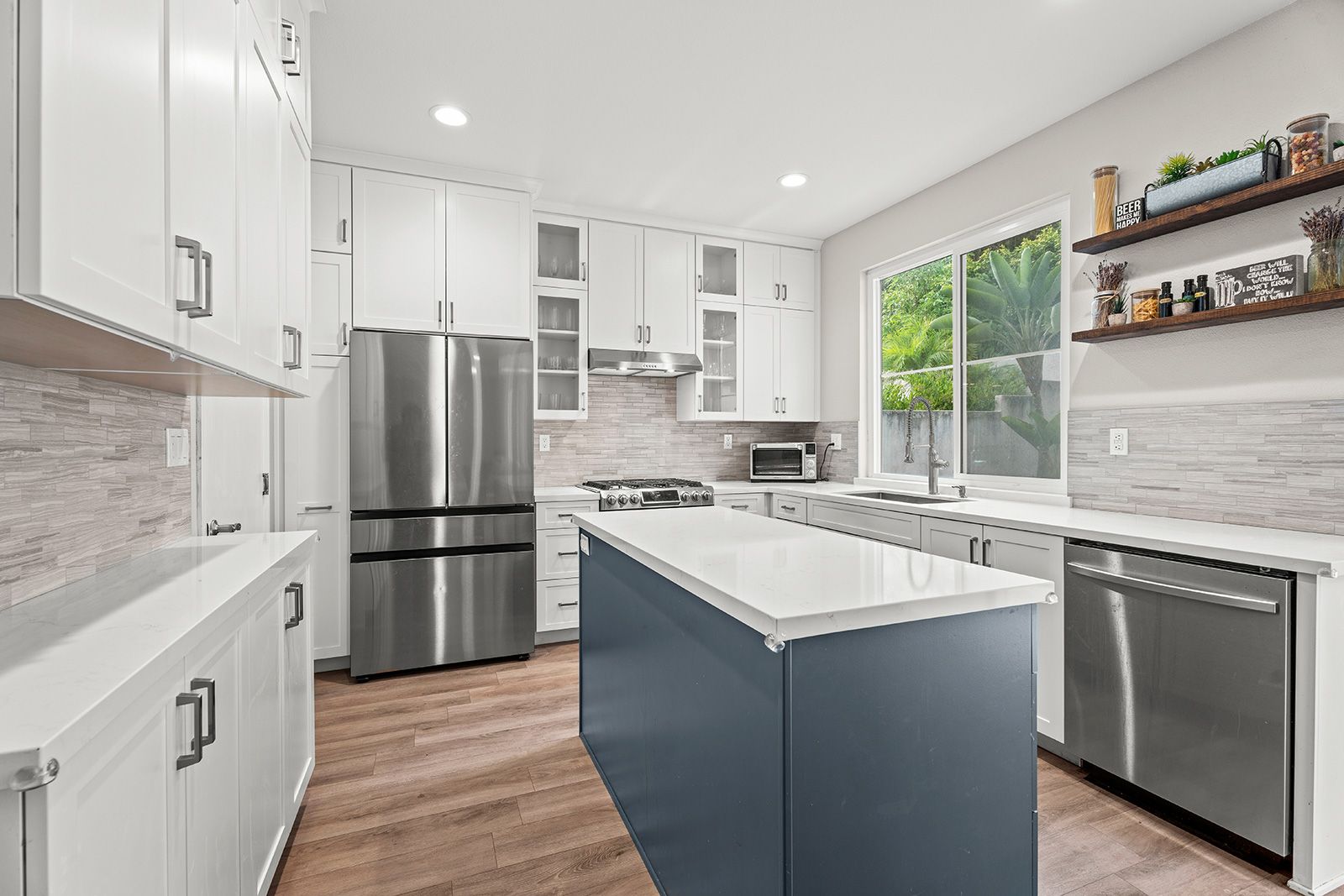 11-Kitchen2.jpg